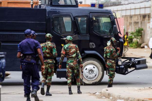 Two Angolan pastors have been arrested for allegedly donning replicas of Angolan Armed Forces uniforms.